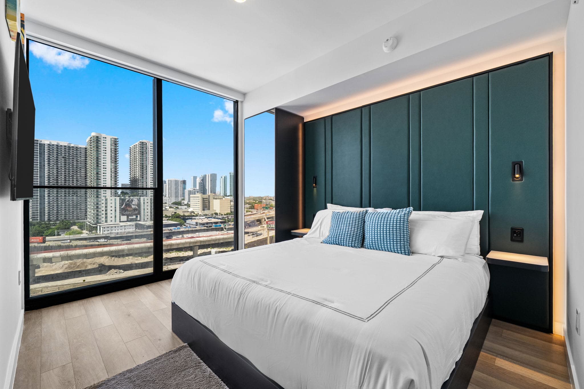 15th Floor Suite E11EVEN Retreat Near Miami Worldcenter