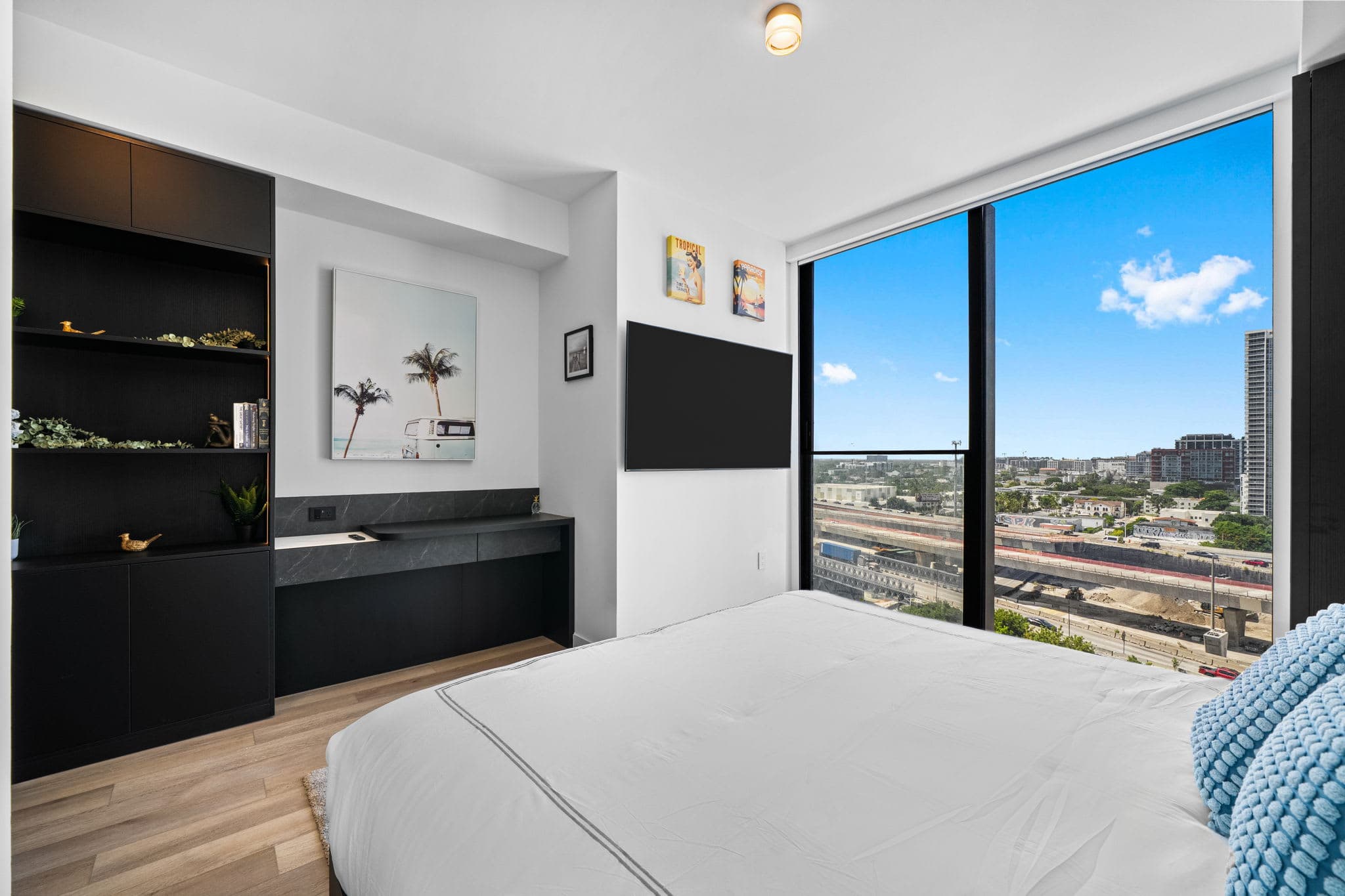 15th Floor Suite E11EVEN Retreat Near Miami Worldcenter
