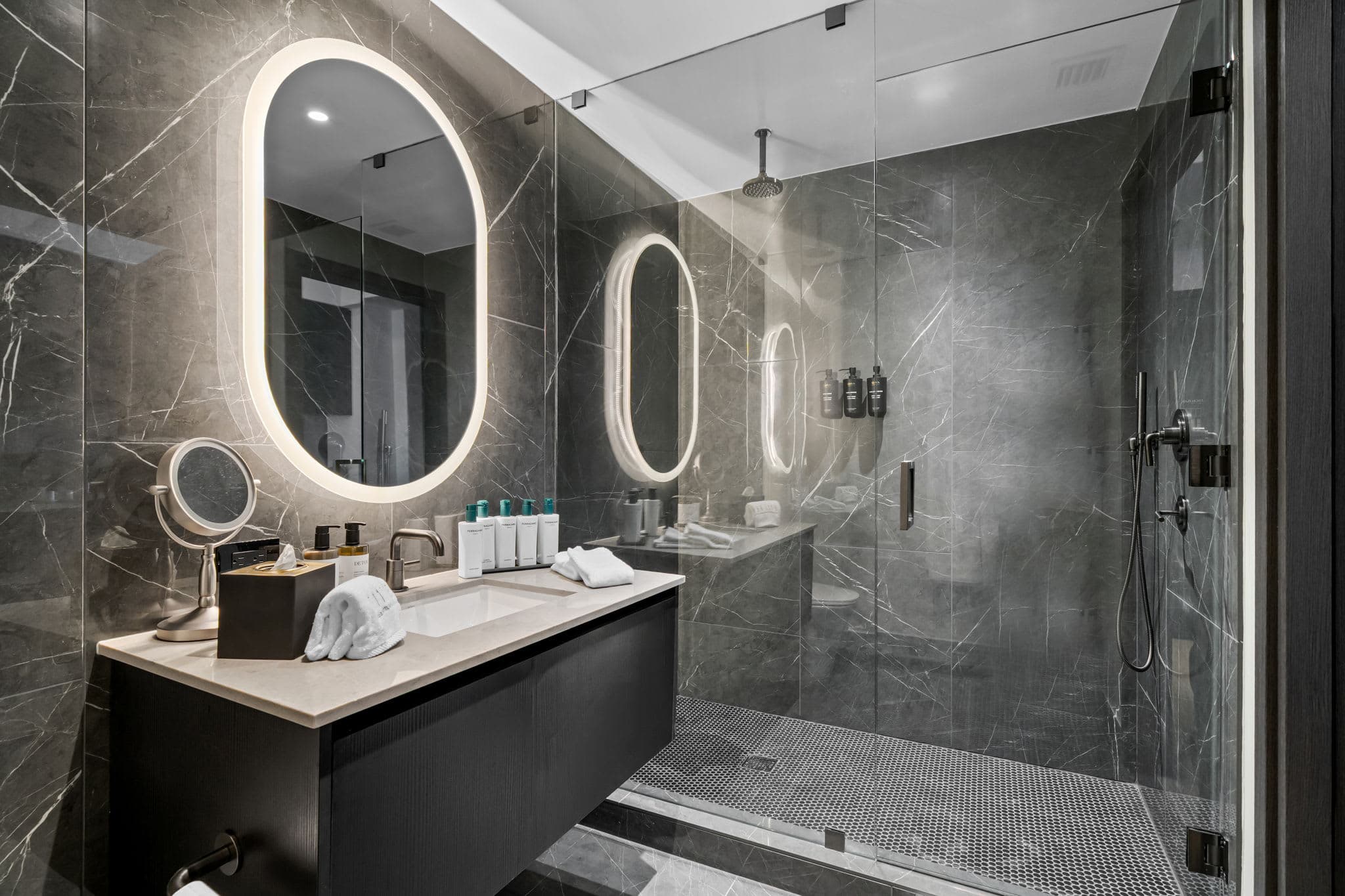29th Floor E11EVEN Residences Suite Rooftop Pool