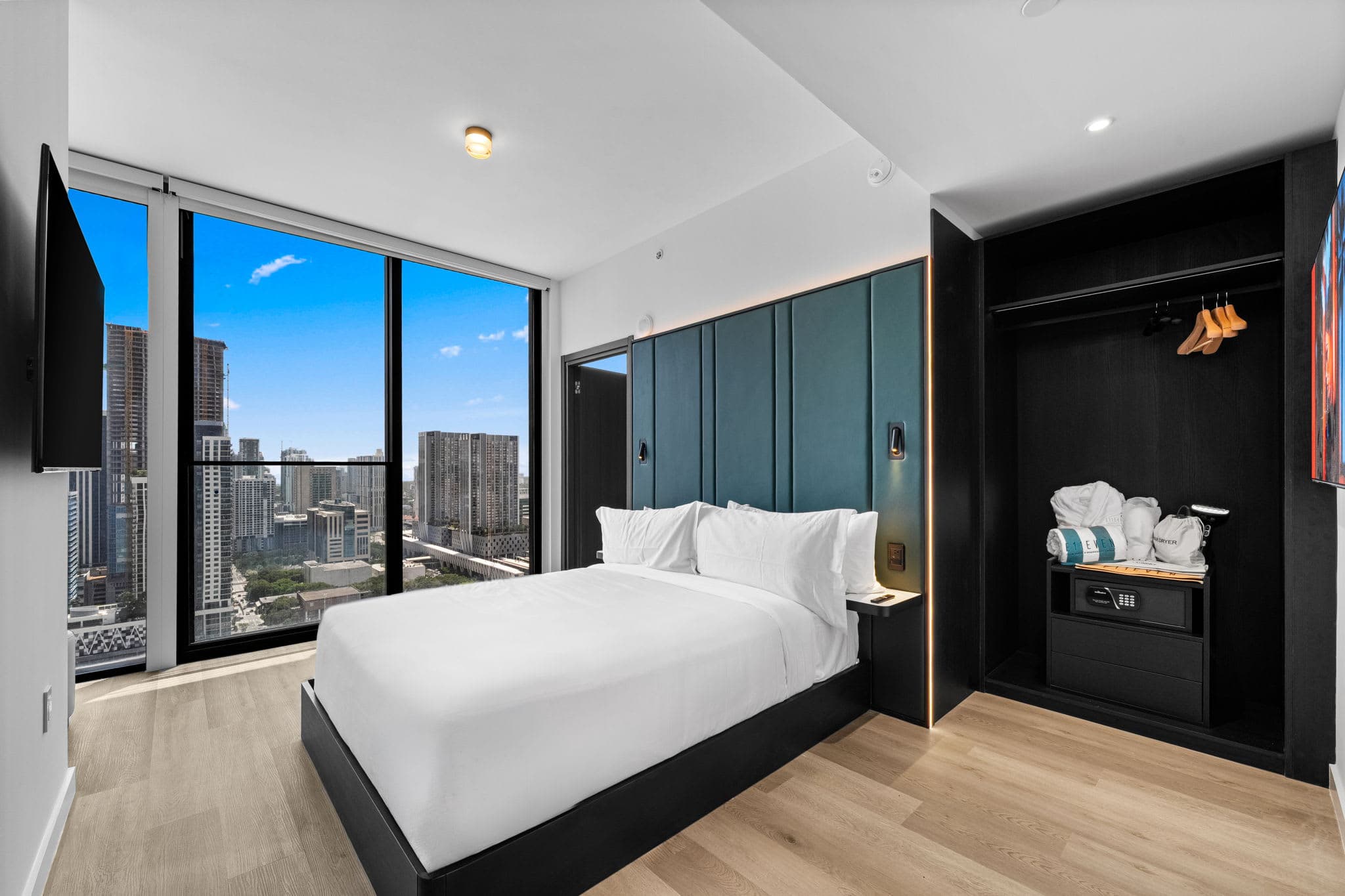 E11EVEN Executive Suite | City Views