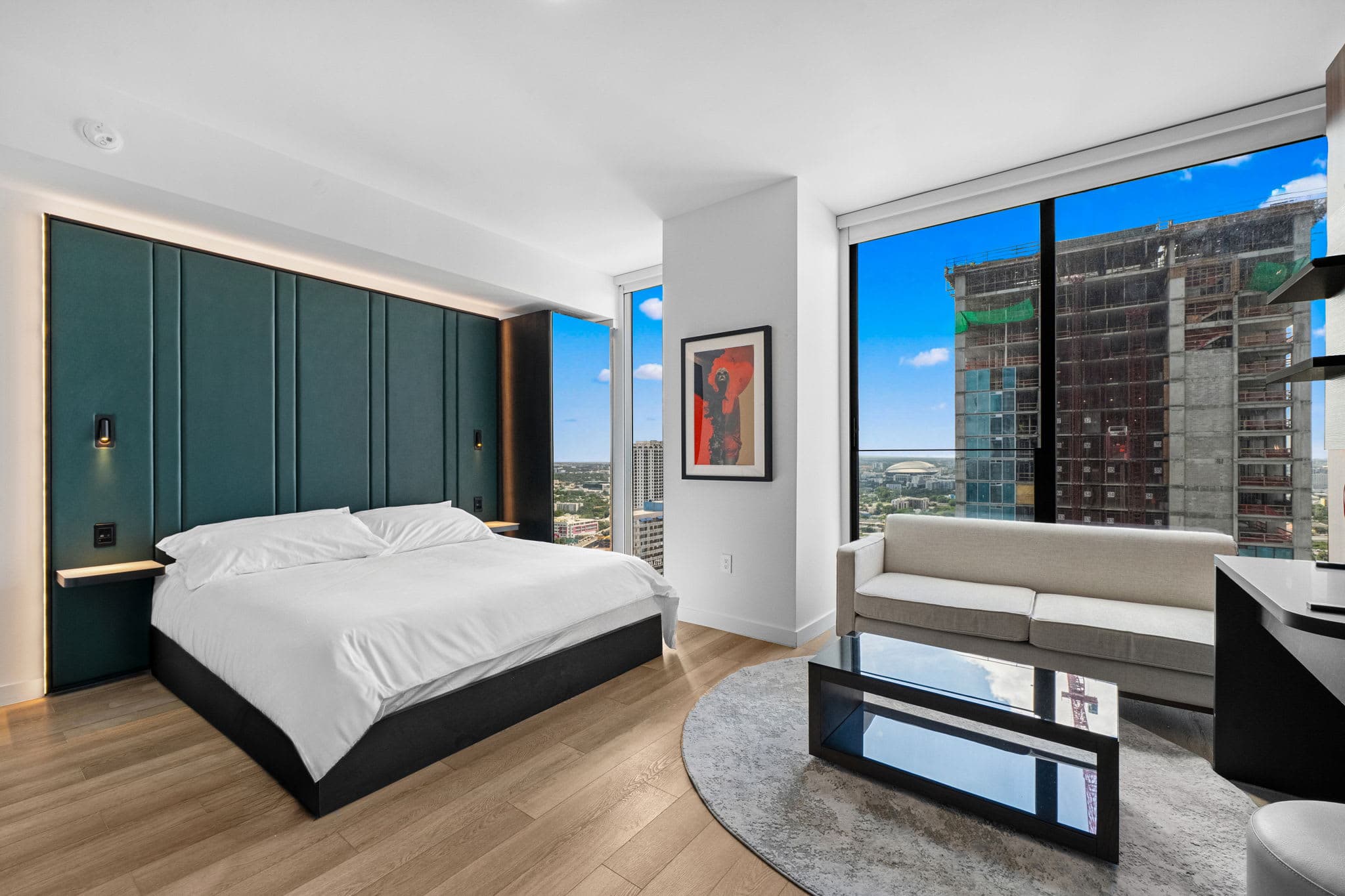 E11EVEN Executive Level Suite | Pool & City Views
