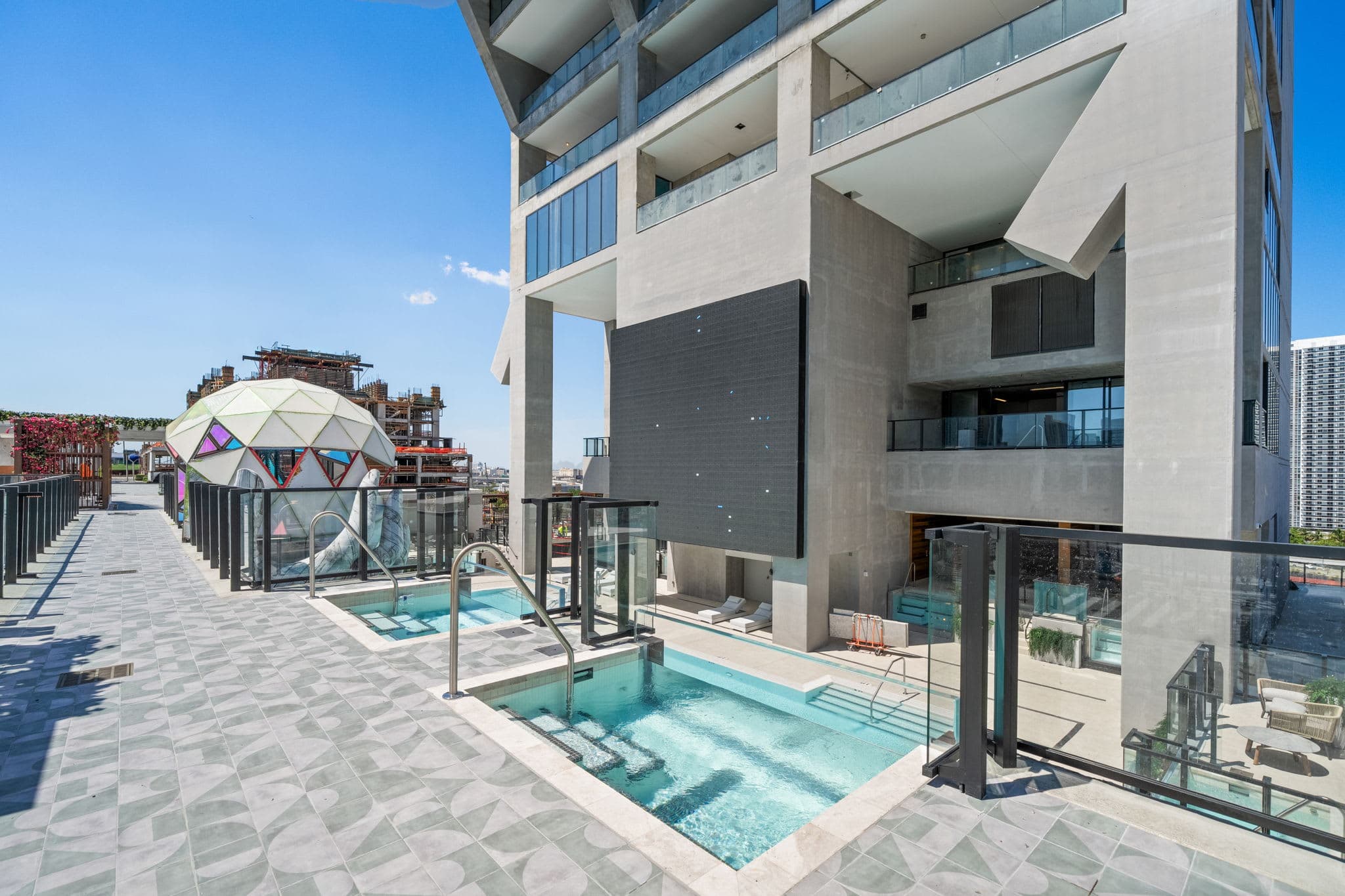 E11EVEN Executive Level Suite | Pool & City Views