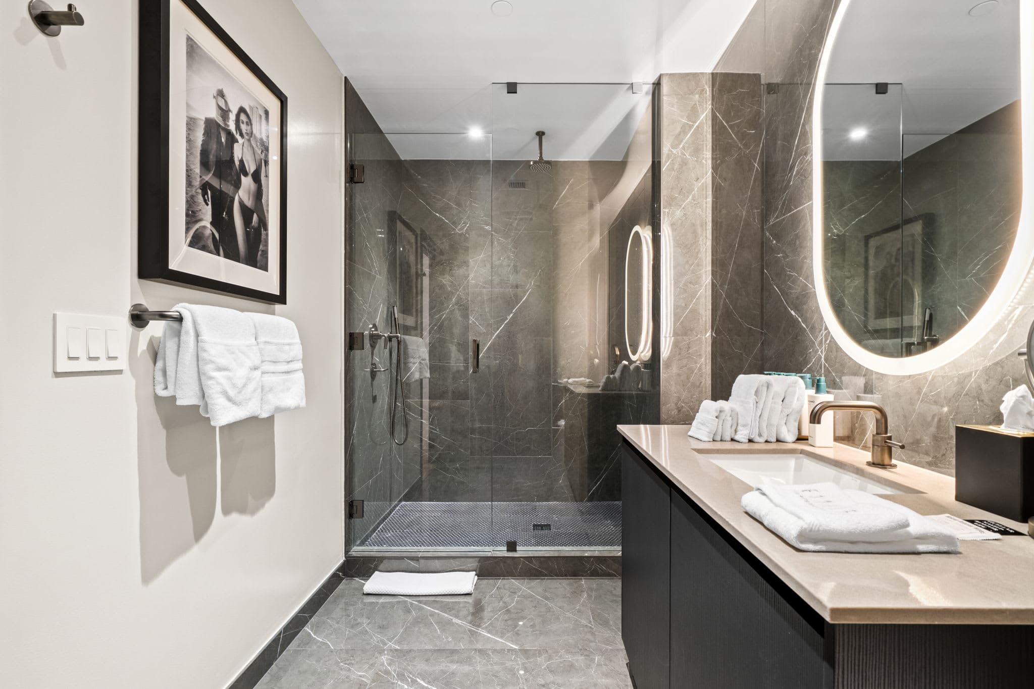E11EVEN 48th Floor Bay Views & Rooftop Pool
