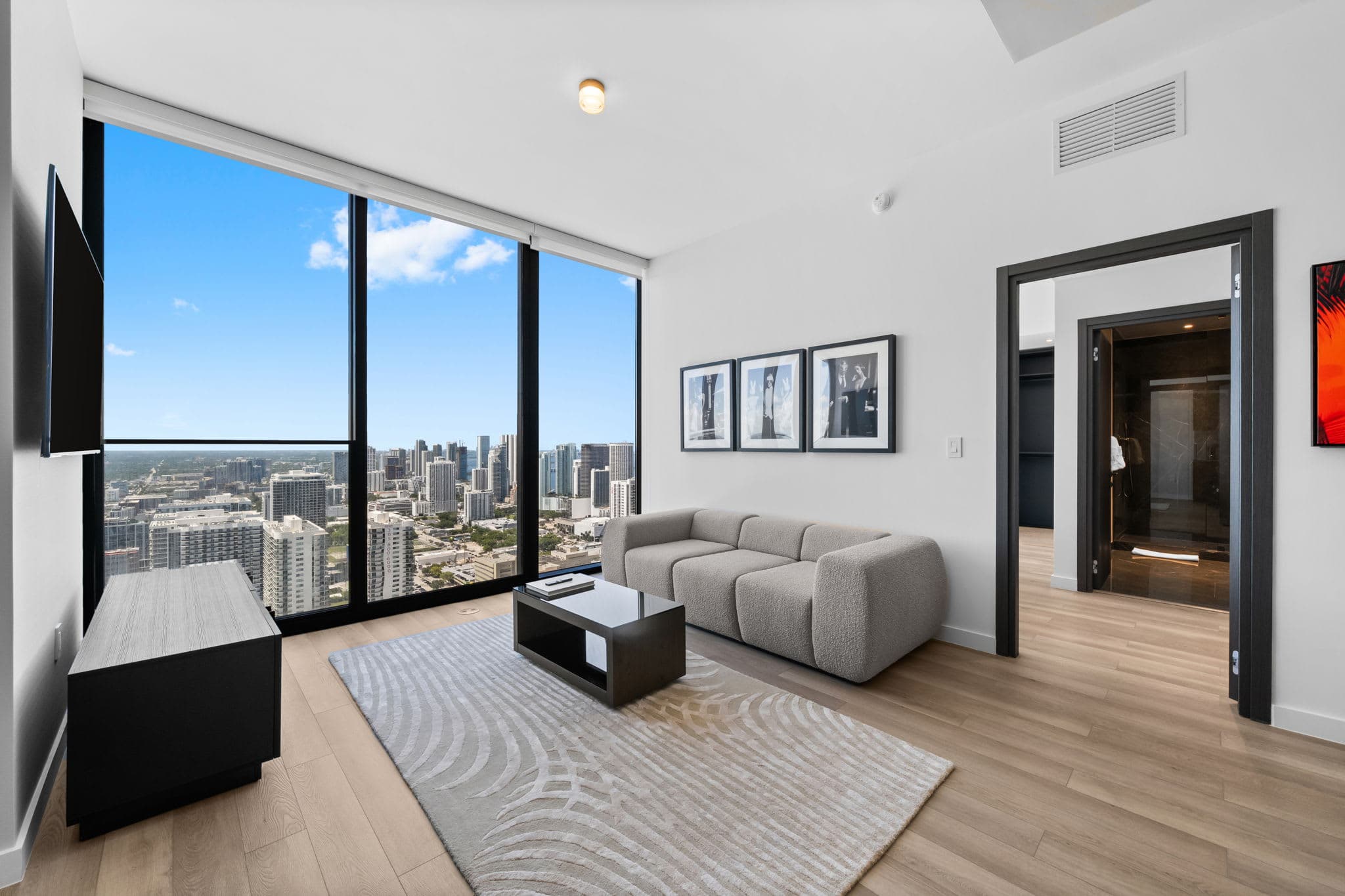 E11EVEN 48th Floor Bay Views & Rooftop Pool