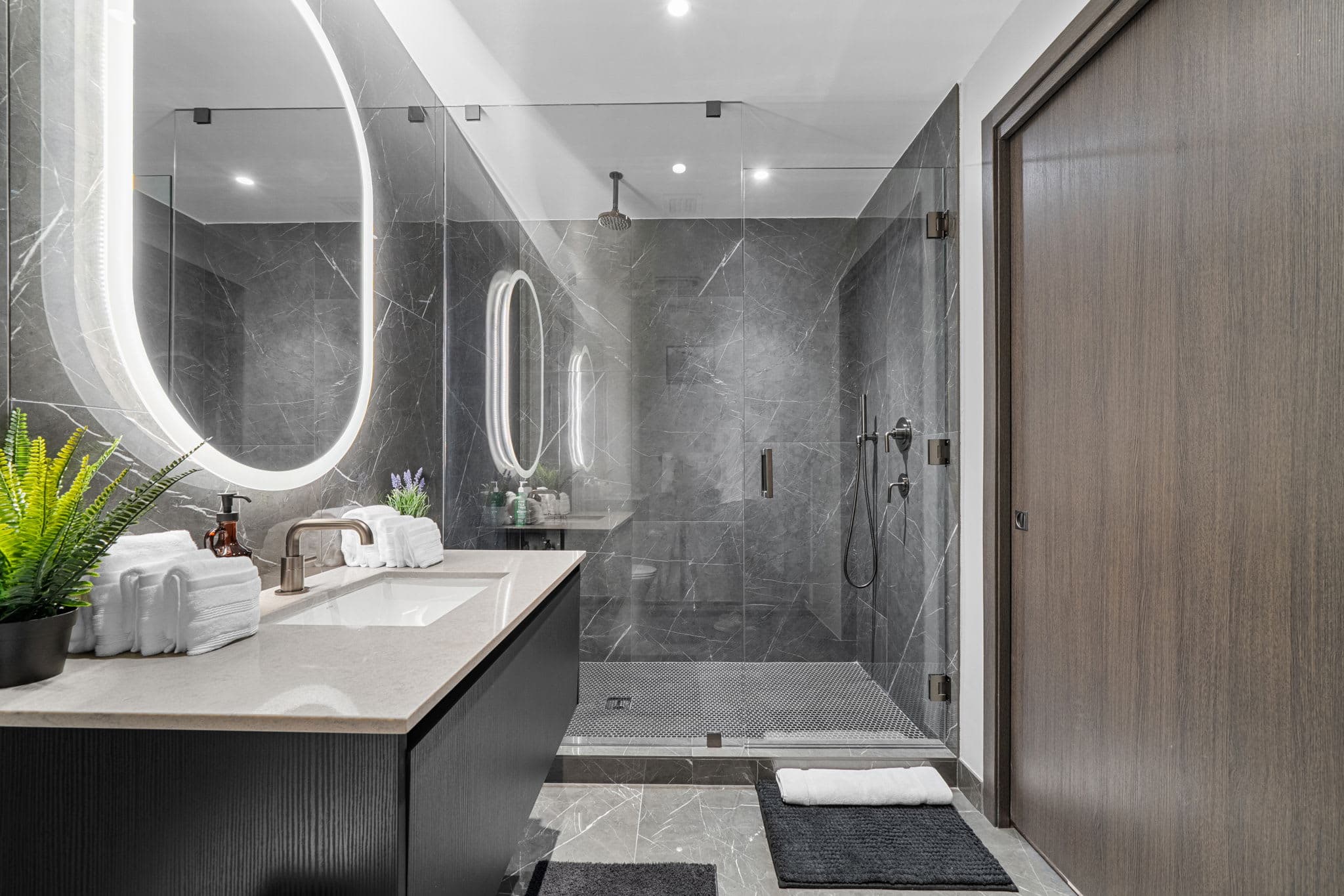 Luxury E11EVEN 22nd Floor Suite with City & Bay View