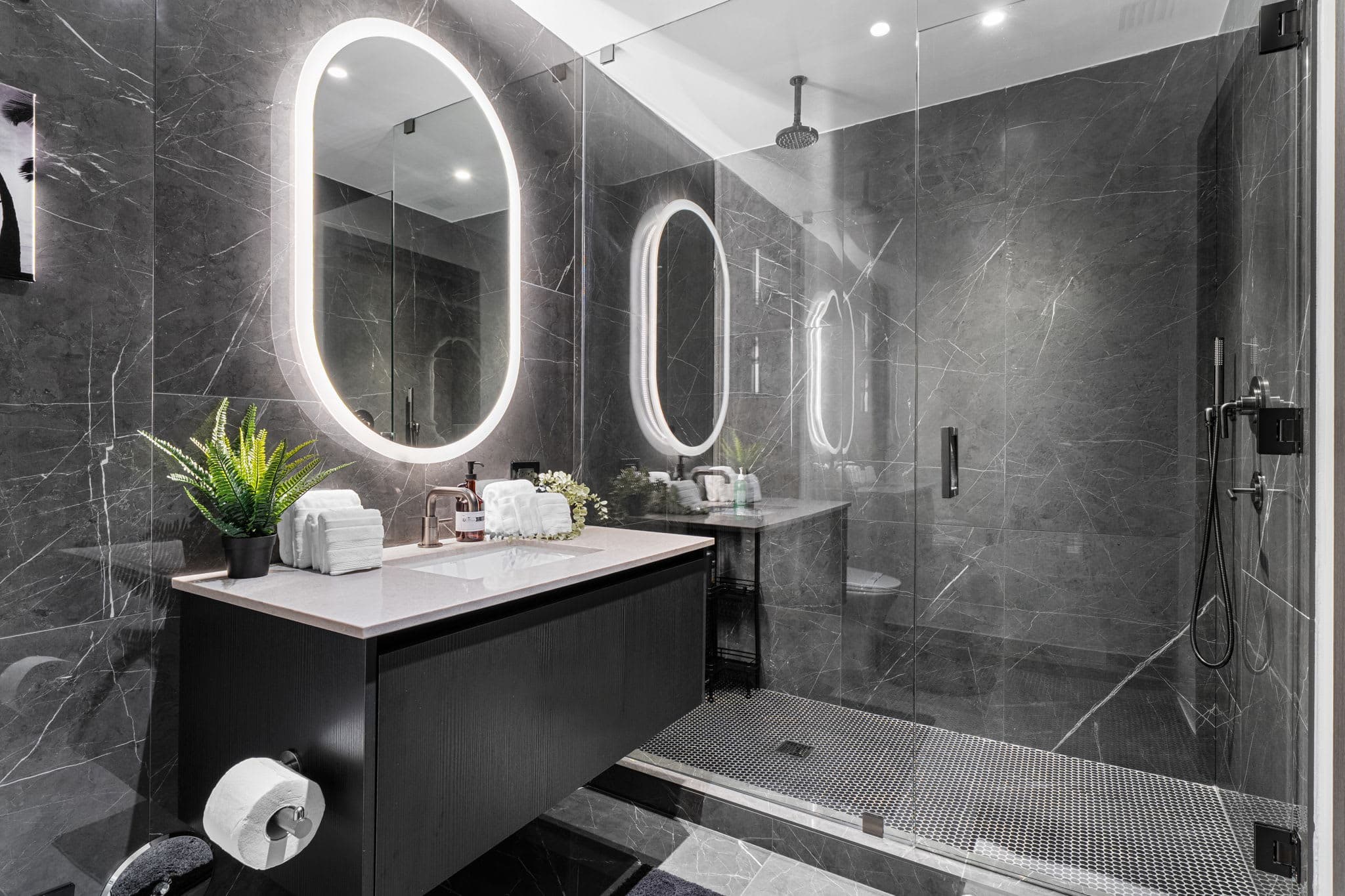 E11EVEN Studio Suite with Rooftop Pool & City Views