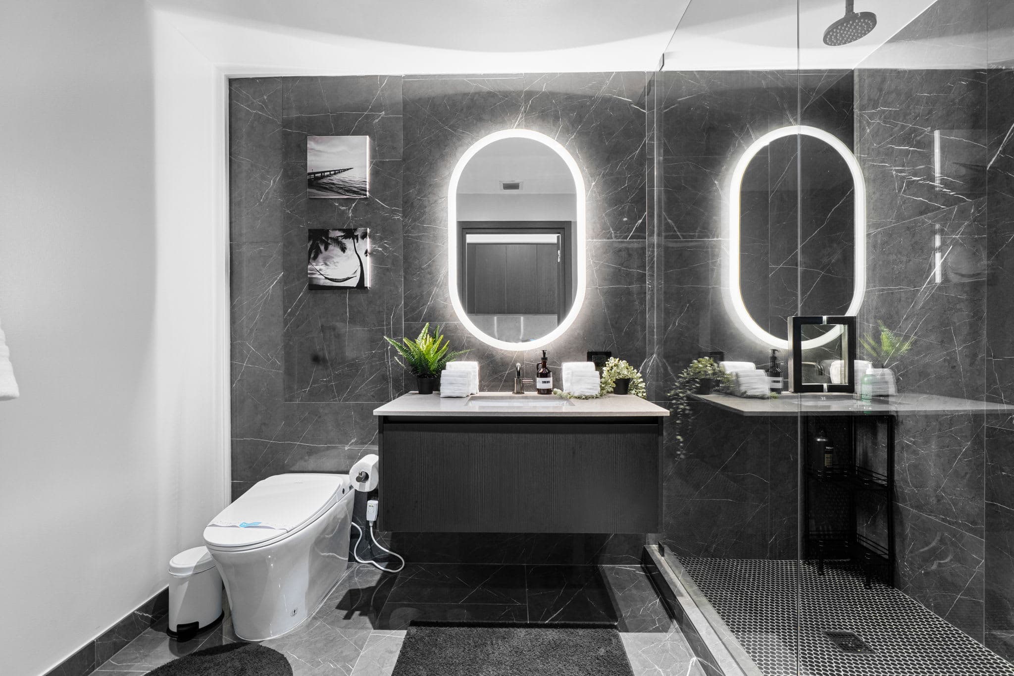 E11EVEN Studio Suite with Rooftop Pool & City Views
