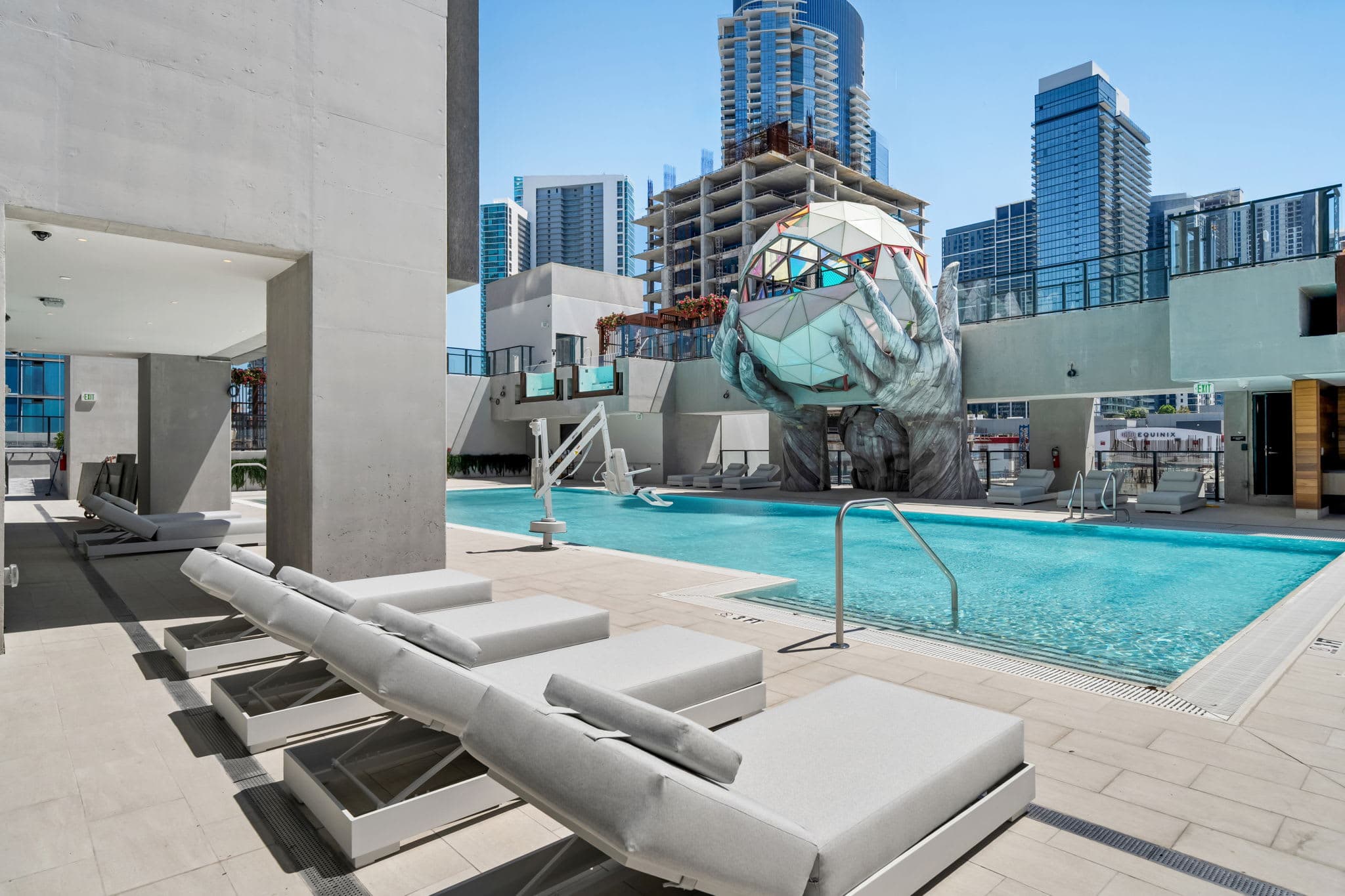 E11EVEN Studio Suite with Rooftop Pool & City Views