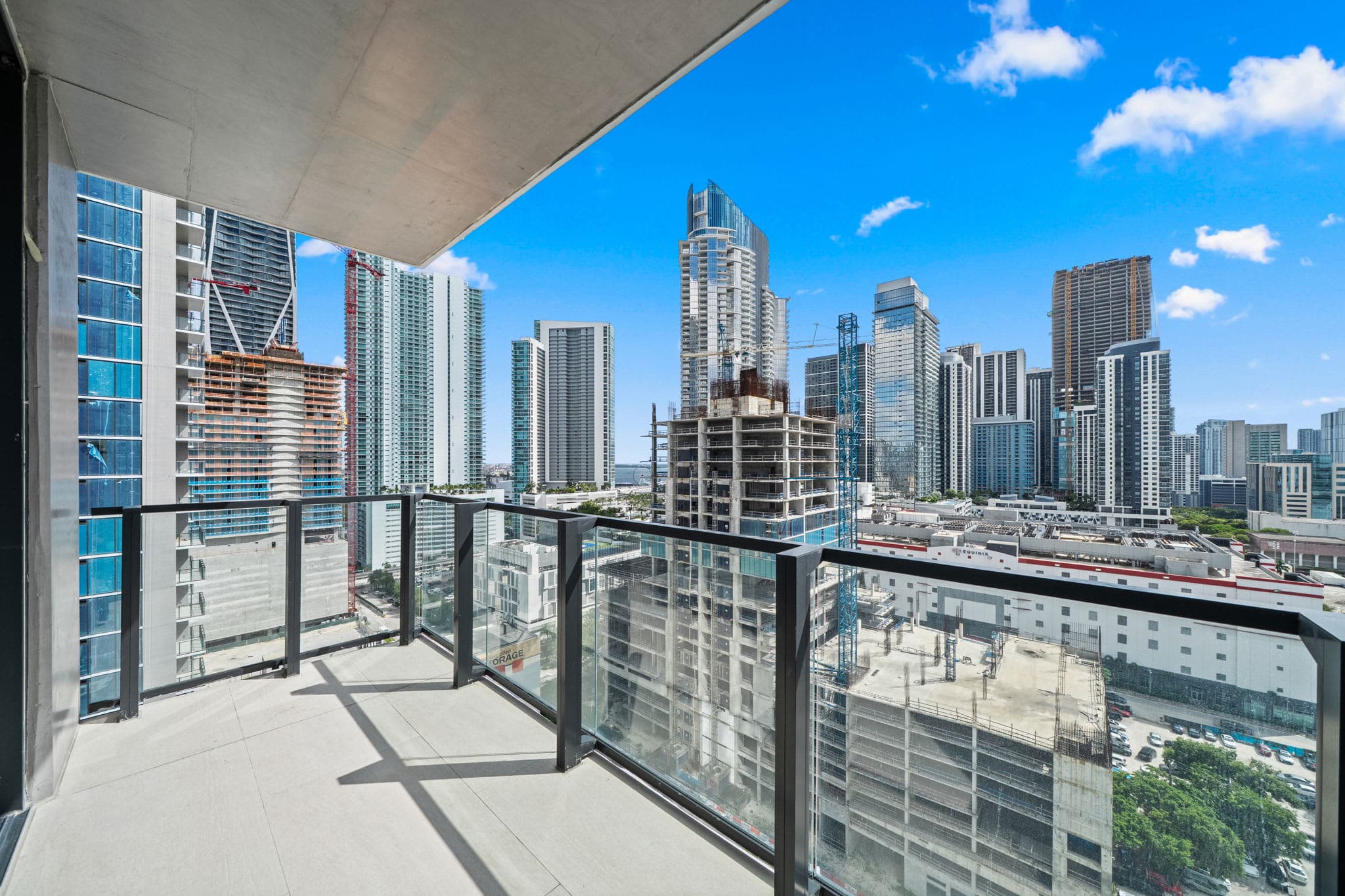 22nd Floor E11EVEN Combined Suite Pool City View