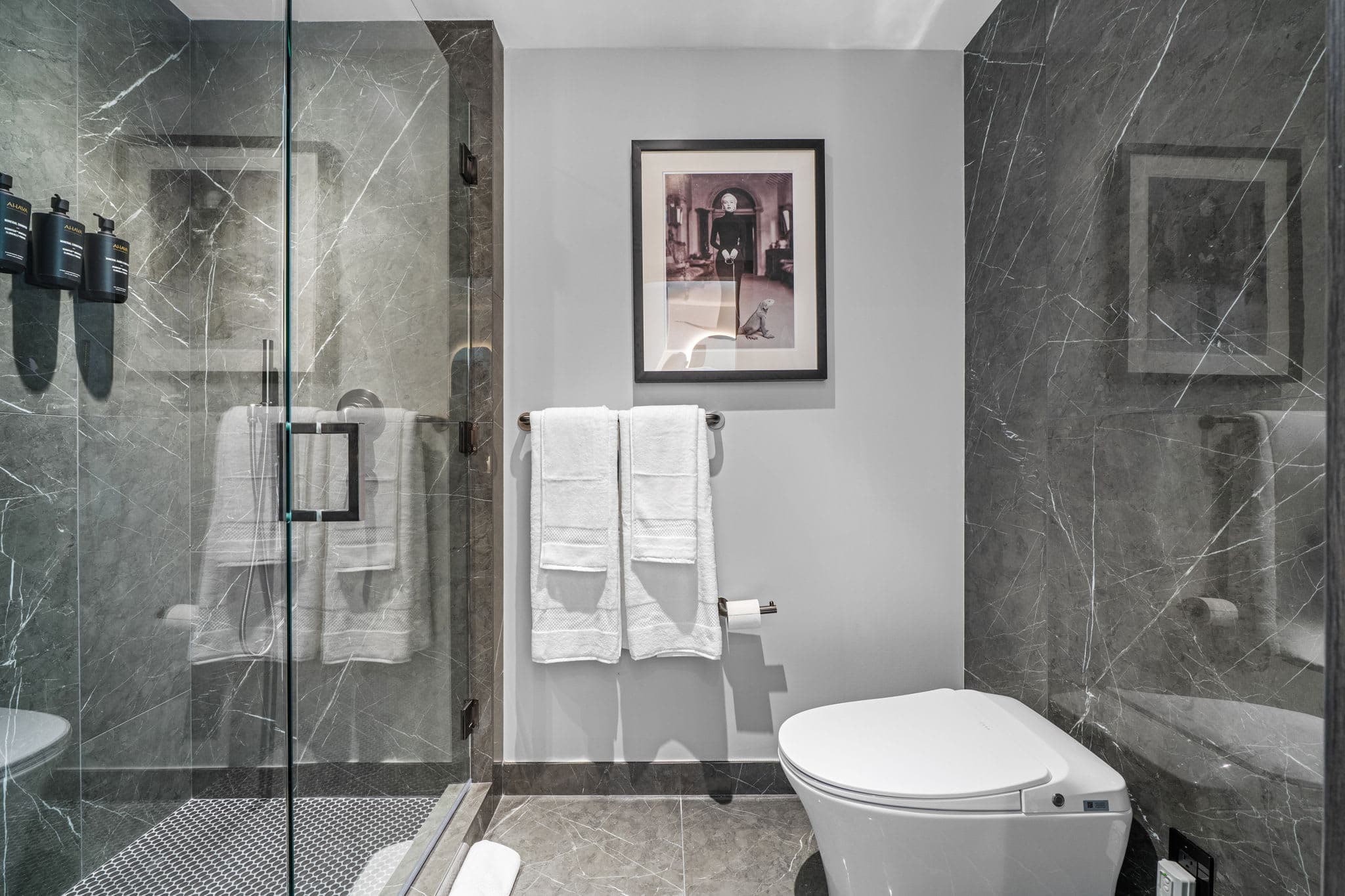 Luxury 26th Floor Studio E11EVEN with Rooftop Pool