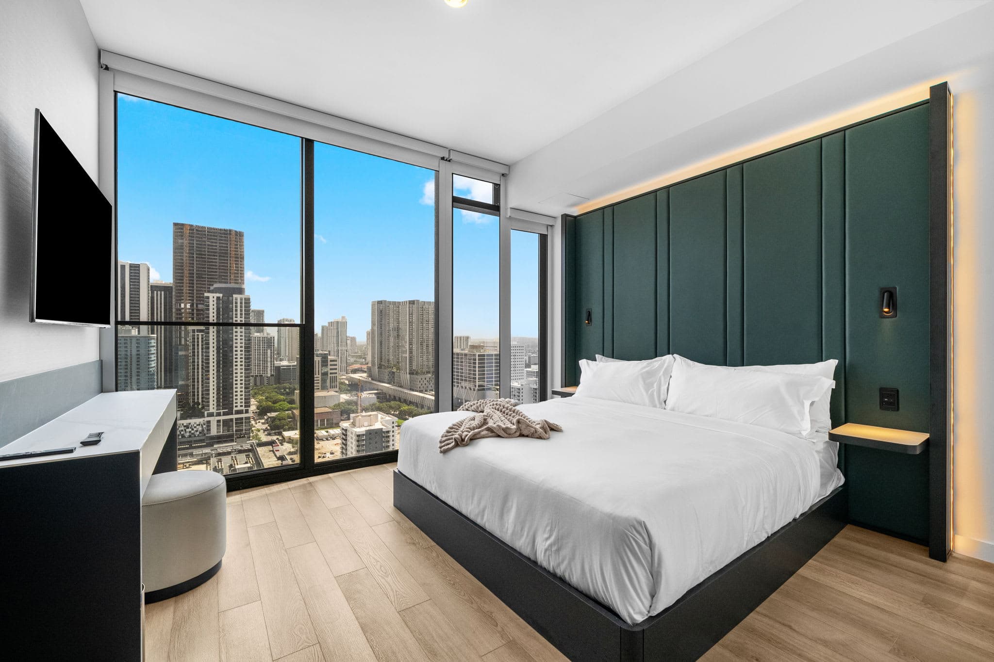 32nd Floor E11EVEN with Rooftop Pool & Skyline Views