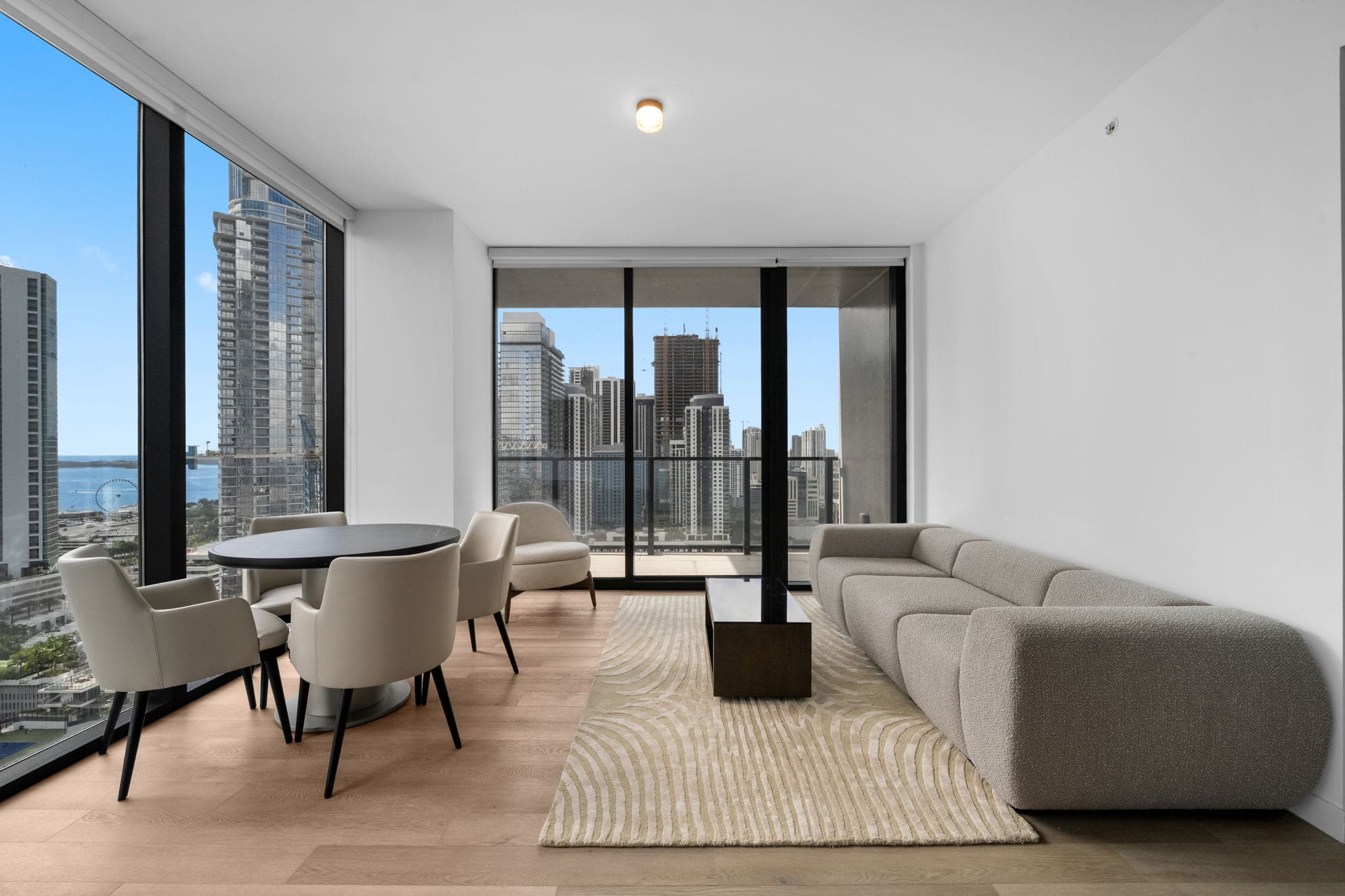 33rd Floor Stunning Suite at E11EVEN Rooftop Pool Balcony Gym
