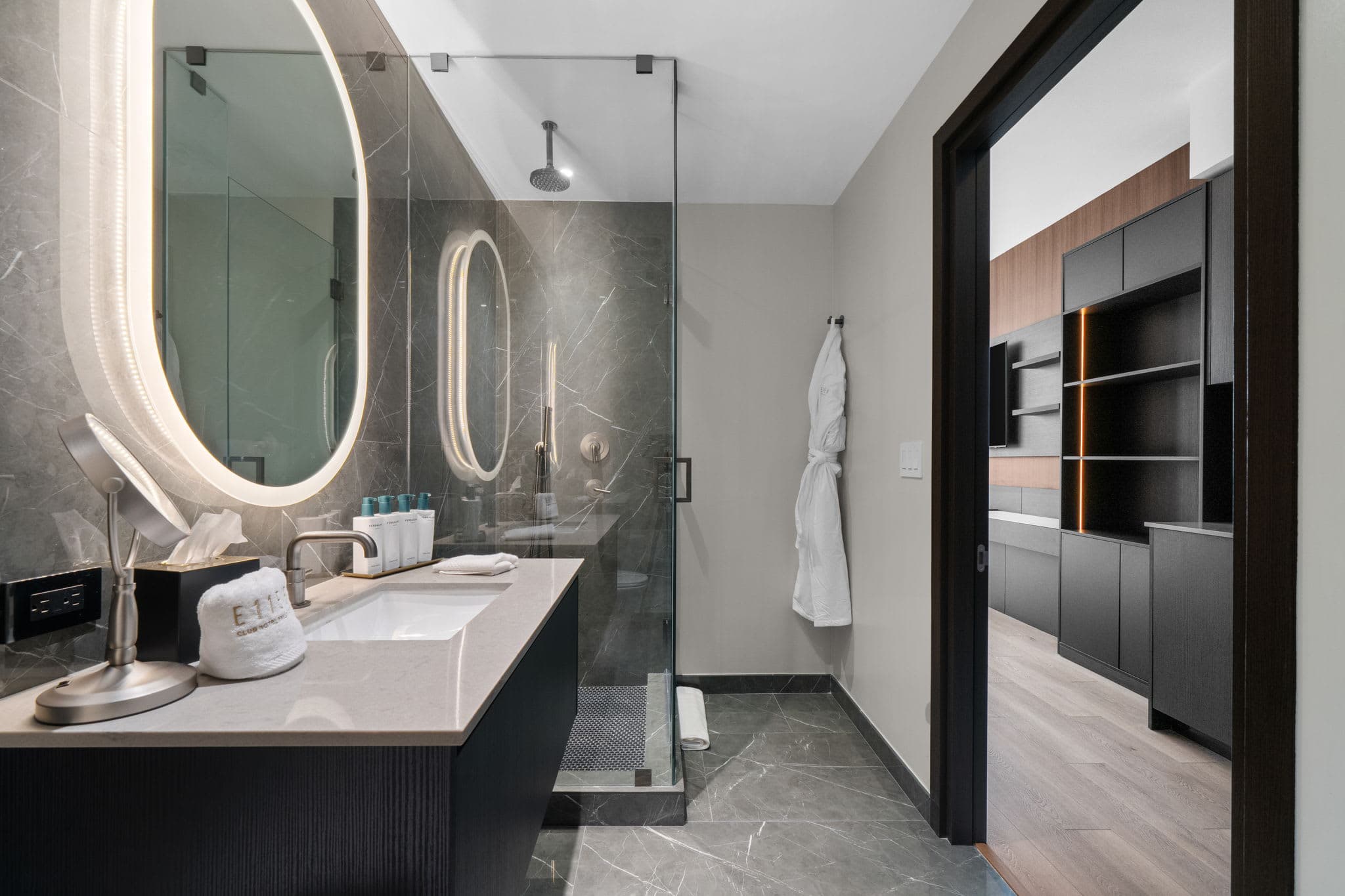 E11EVEN Studio Suite w/ Rooftop Pool City Views