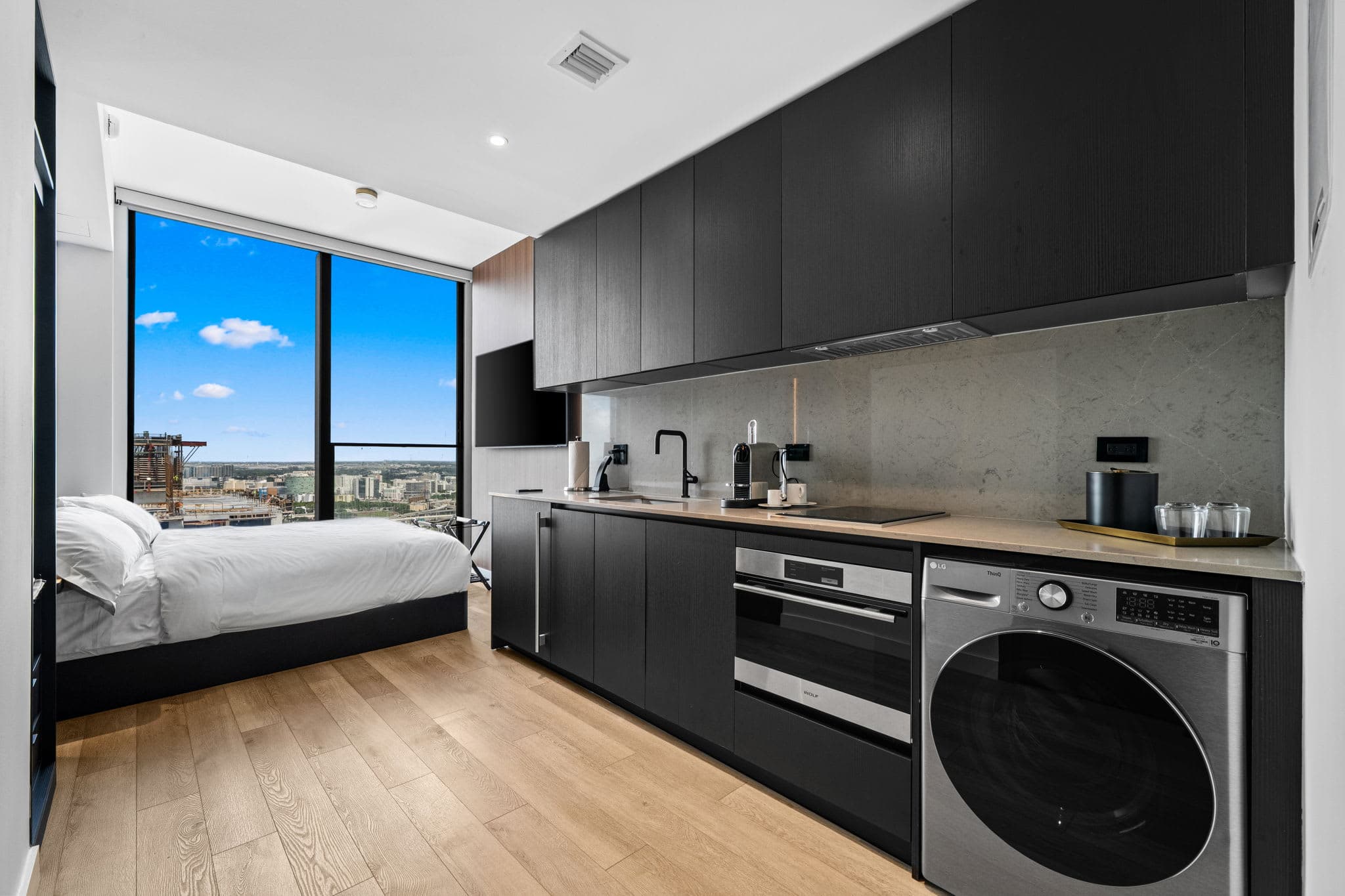 37th Floor Stunning Studio At The E11EVEN Residences