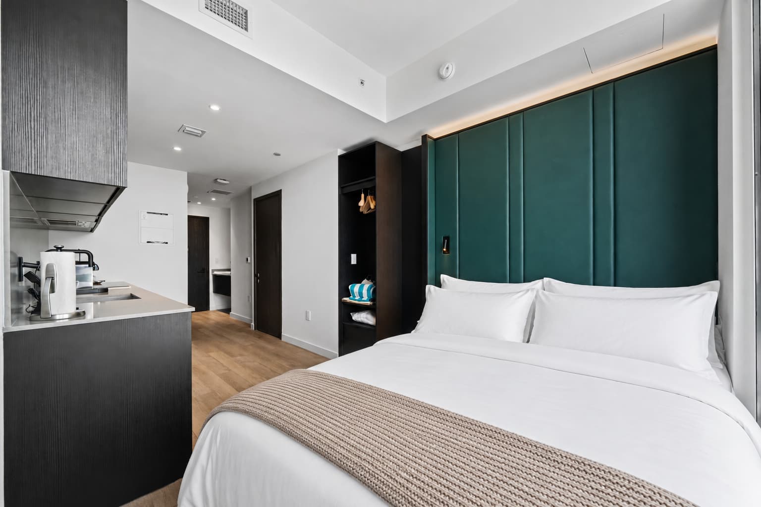 37th Floor Stunning Studio At The E11EVEN Residences