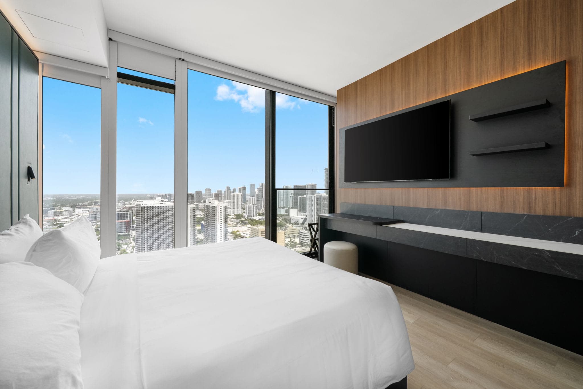 42nd Floor E11EVEN | Bay & Skyline Views + Pool