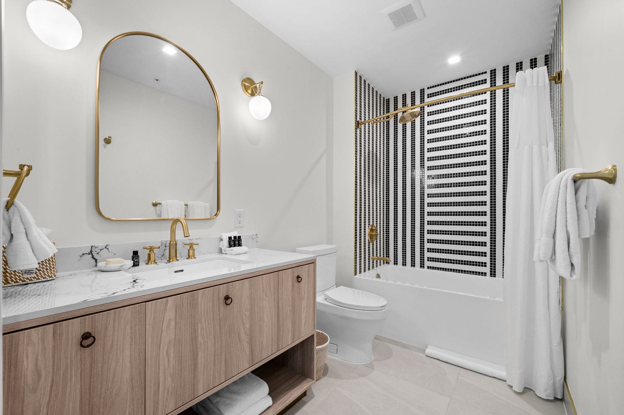 Stylish Wynnwood Apartment with Resort Pool & Gym