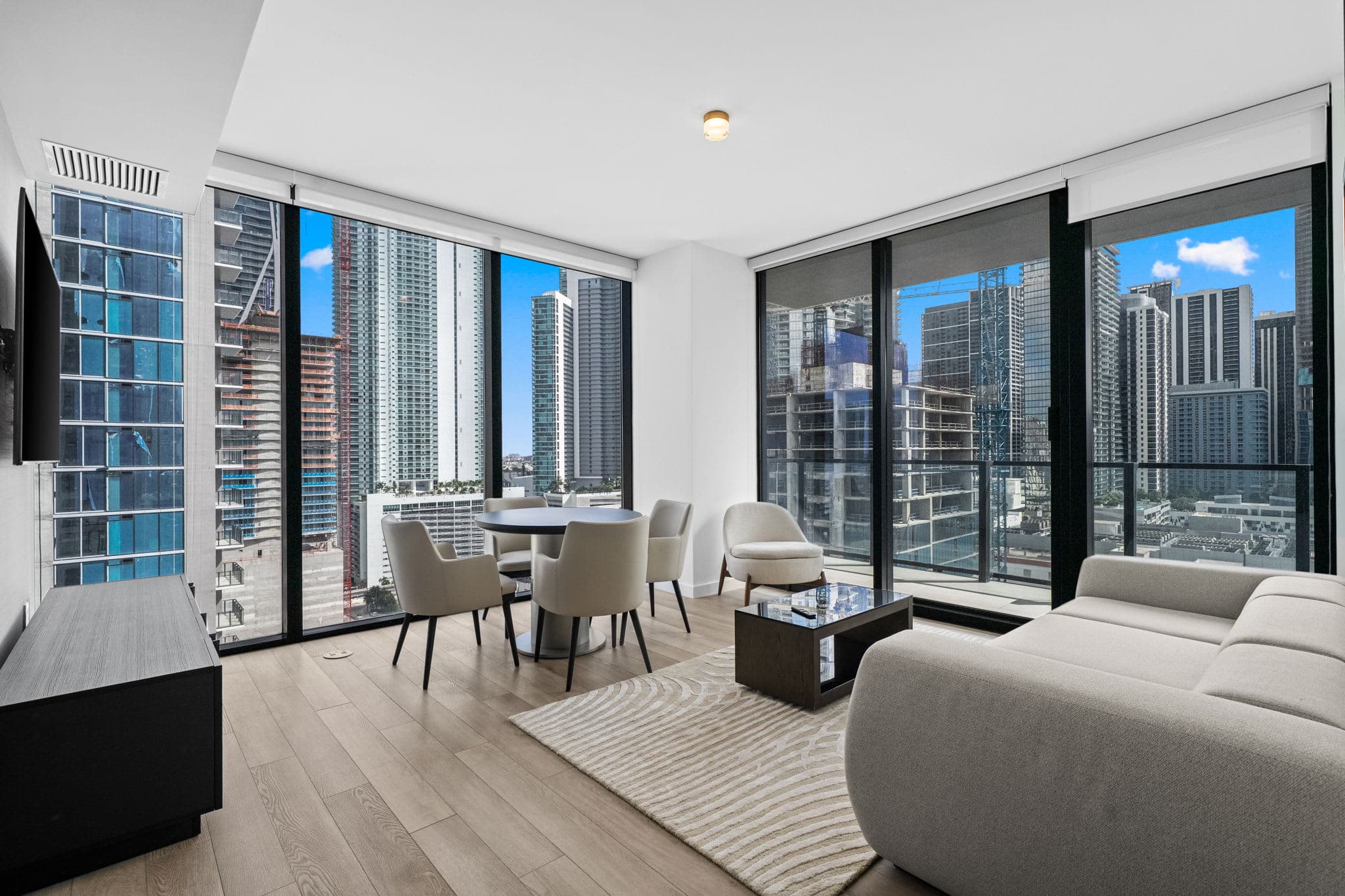 E11EVEN Executive Floor | Grand Suite + Bay Views