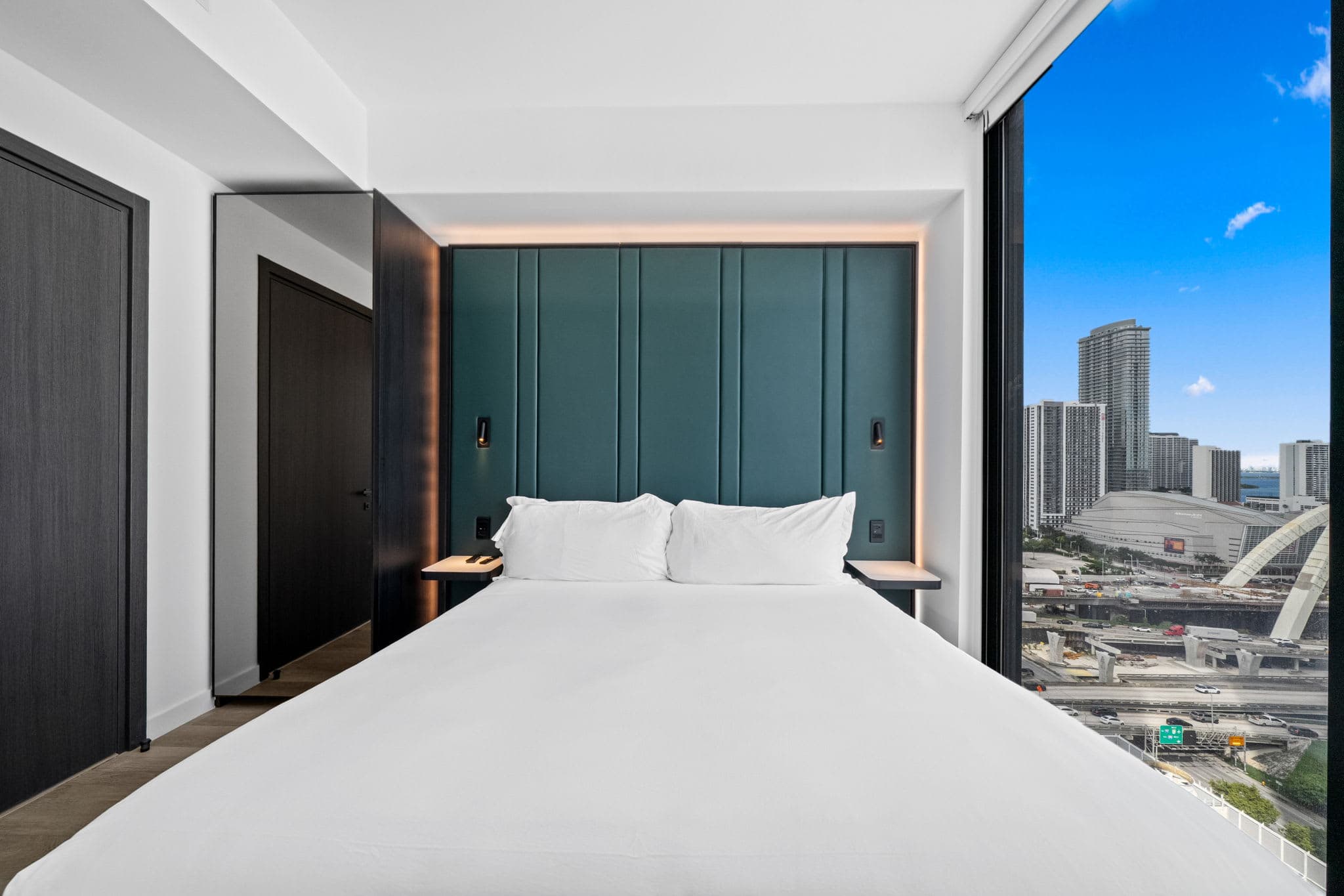 E11EVEN Executive Floor | Grand Suite + Bay Views