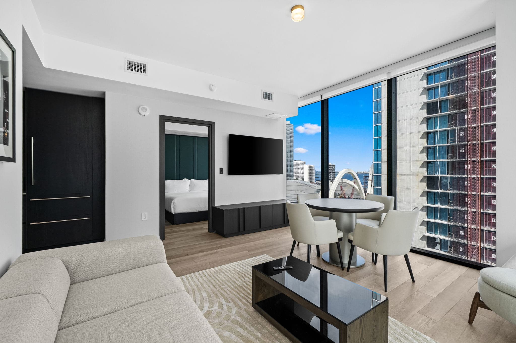 E11EVEN Executive Floor | Grand Suite + Bay Views